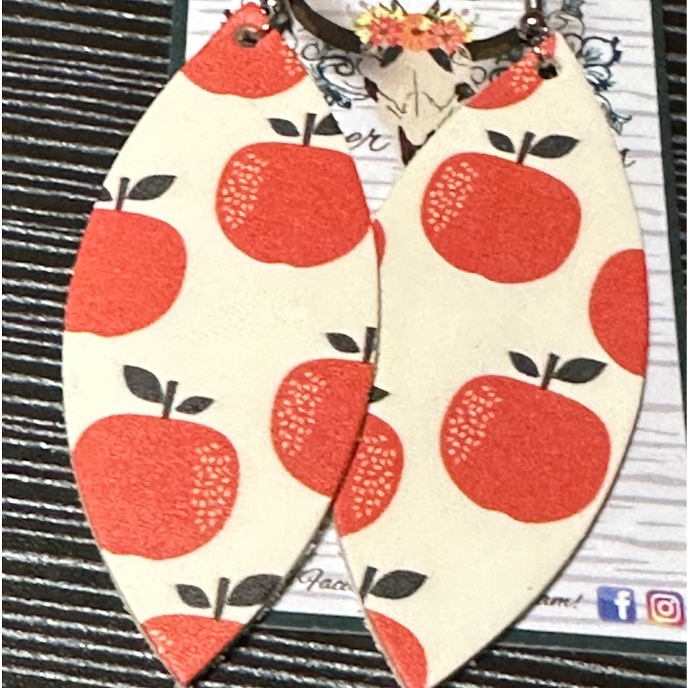Fun spring dangle earrings! - Picture 2 of 3
